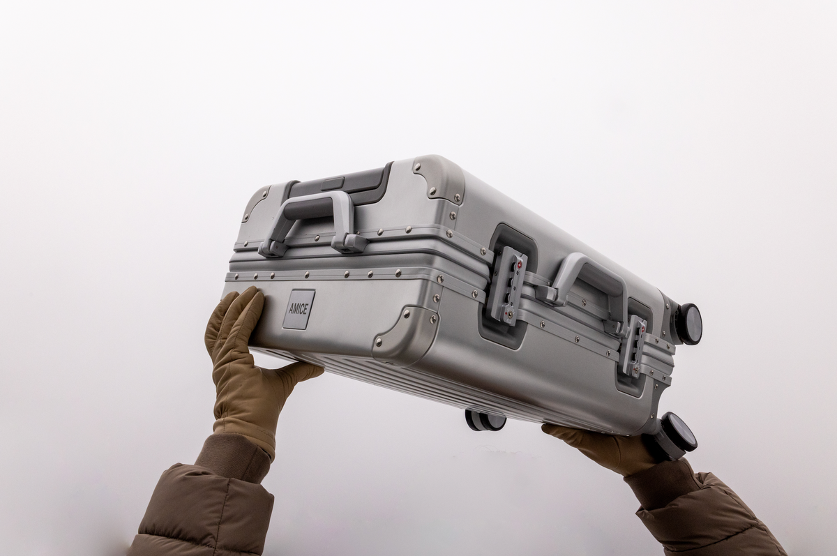 Why do business travelers often choose aluminum suitcases?